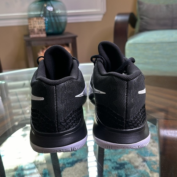 New Nike Kyrie Flytrap VI sneakers black and white size 11.5 - Picture 6 of 11